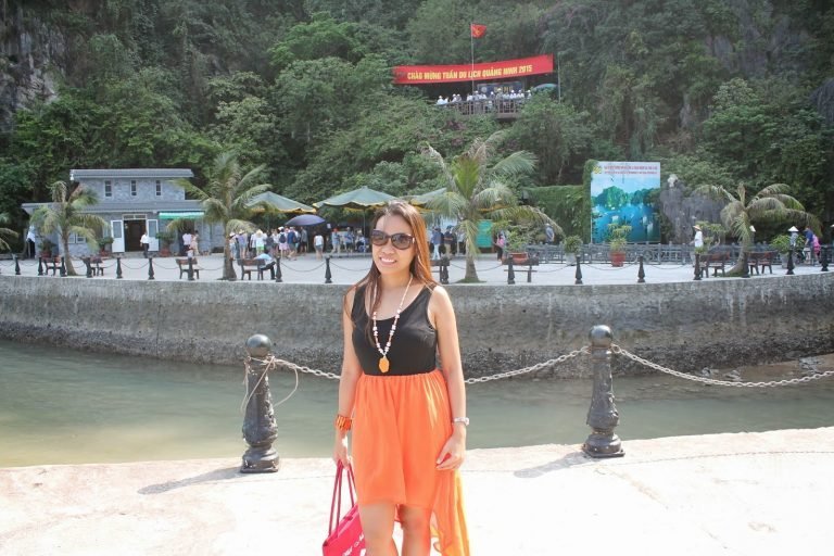 Cruisin’ Along Ha Long:  Hang Sửng Sốt