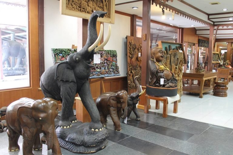 Damnoen Saduak:  Royal Thai Handicraft Center Company Limited
