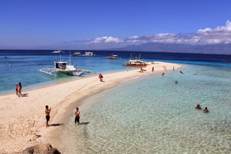How to Explore Sumilon Island on a Budget