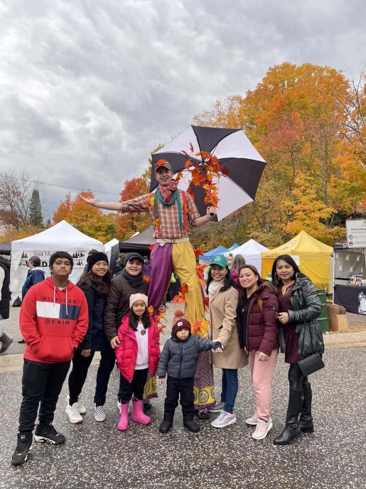 family in Cranberry Festival Ontario tourist attraction fall
